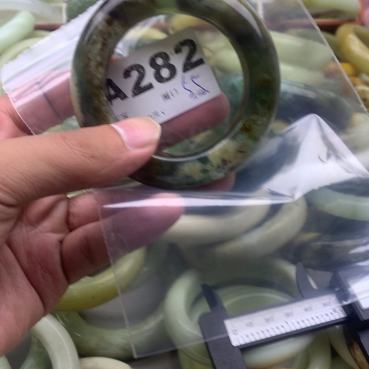 未镶嵌蛇纹石玉手镯