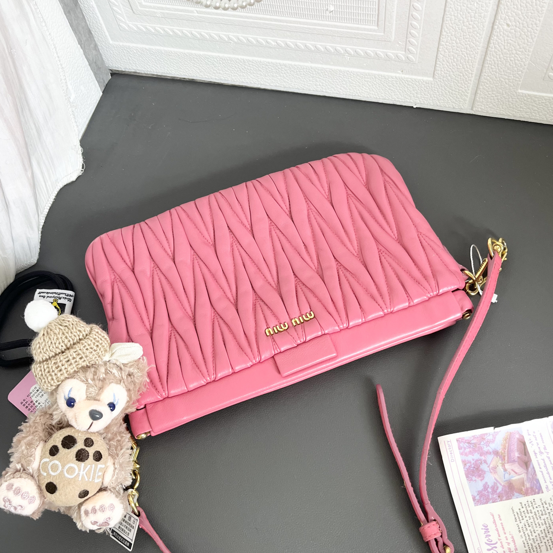 95新 MIU MIU/缪缪 95新樱花粉褶皱蛙口夹子单肩斜挎包