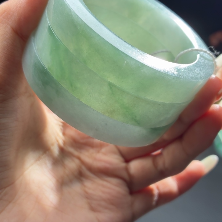 定制翡翠未镶嵌翡翠手镯