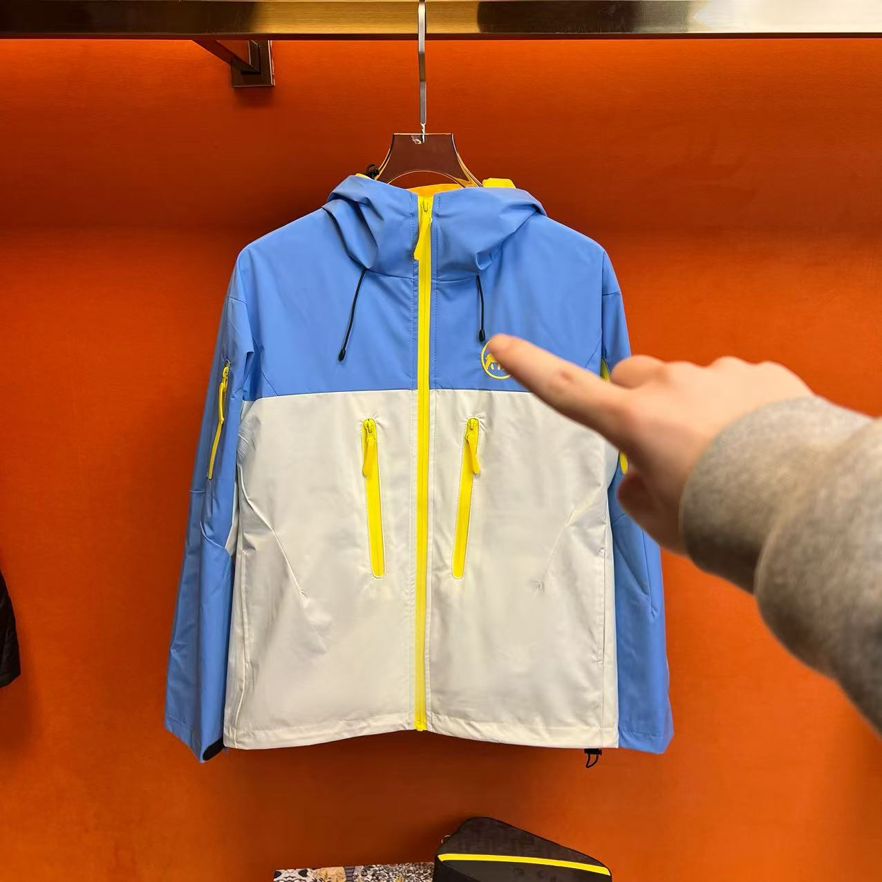 【罗哥 S058】2025年春季新款轻奢冲锋衣拼色连帽拉链外套男女同款