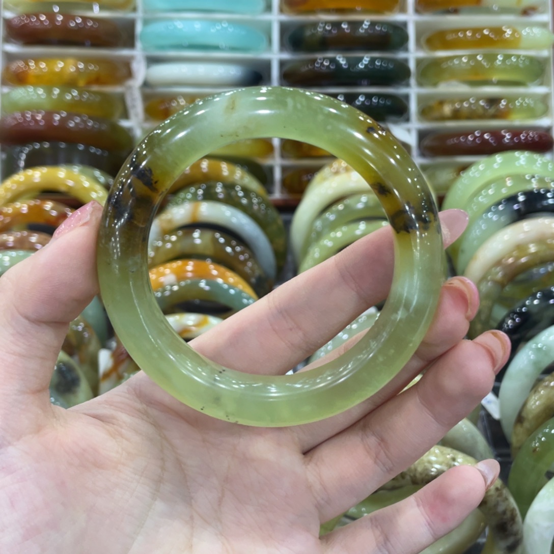 蛇纹石玉未镶嵌手镯