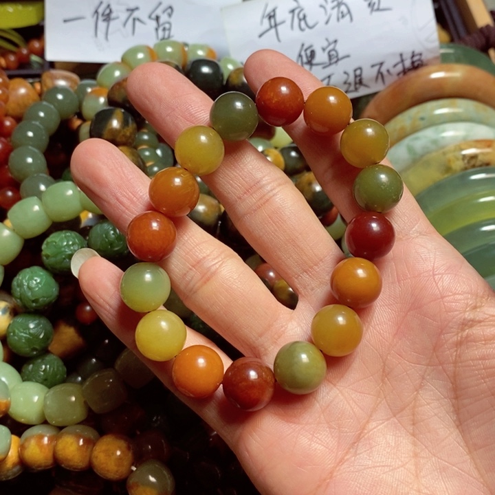 蛇纹石玉颈饰合金