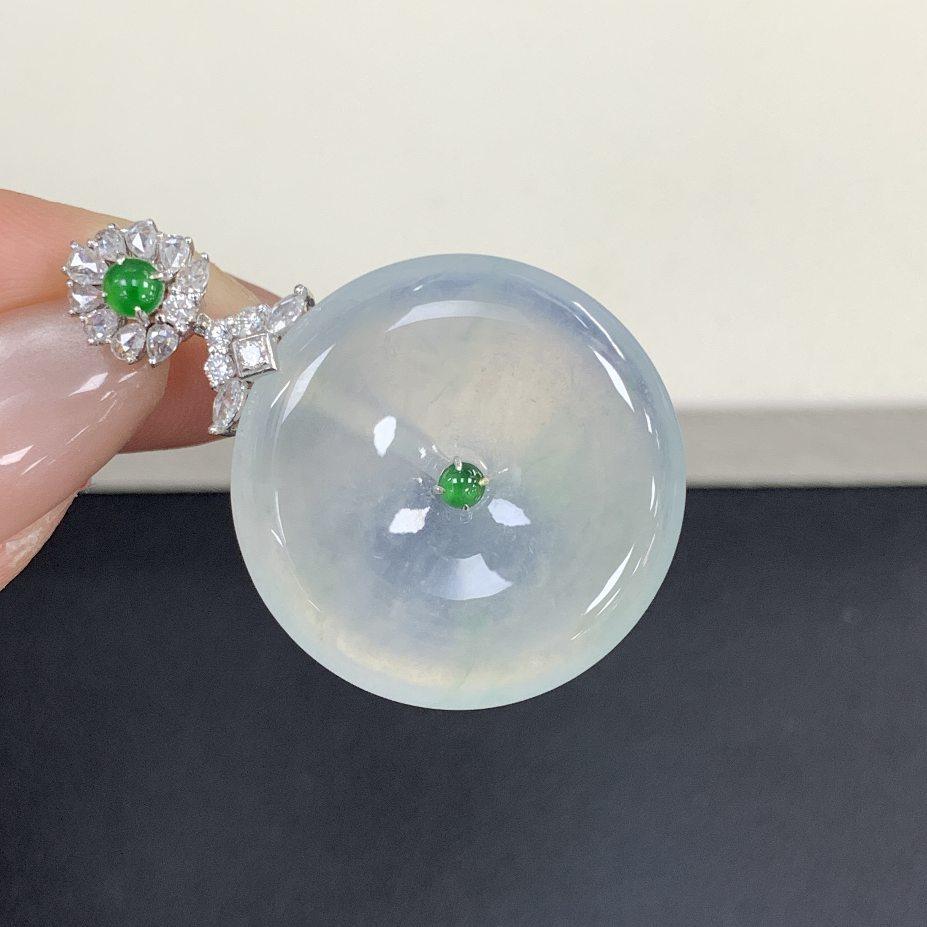附自然光视频高冰木纳平安扣翡翠玉石吊坠18k气质缅A高级