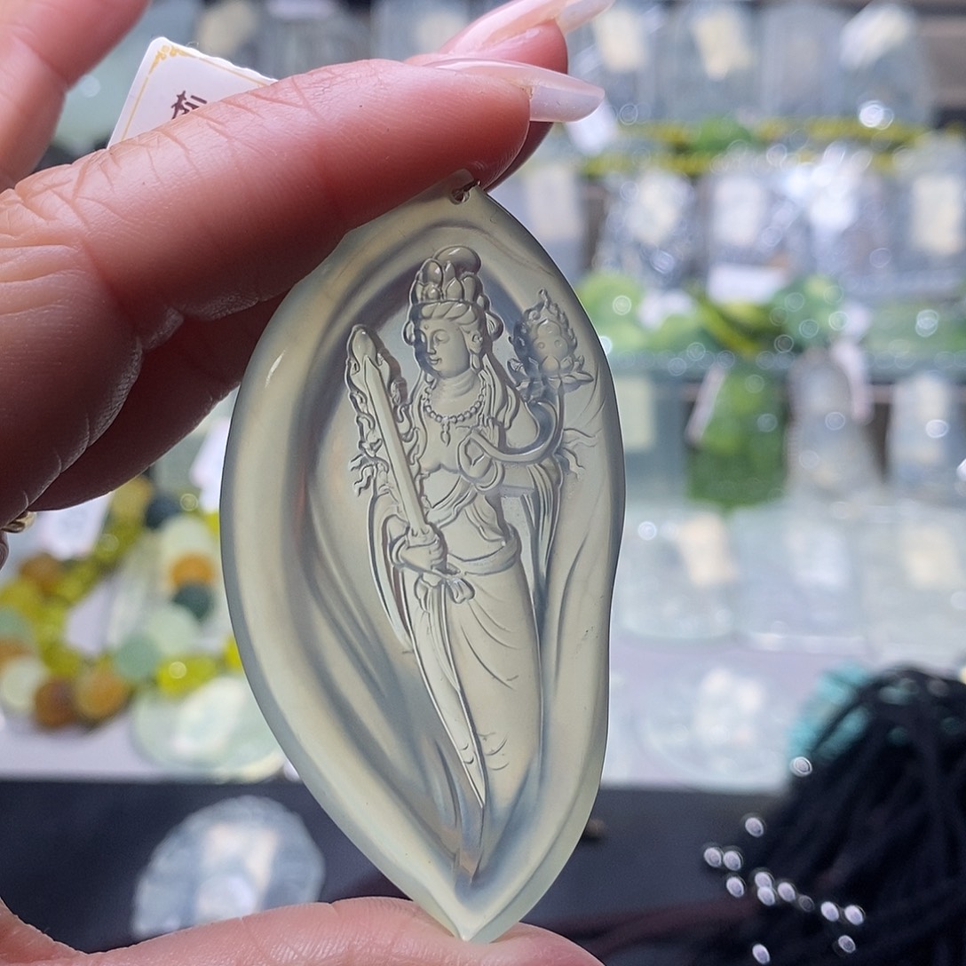 蛇纹石玉颈饰未镶嵌胡****?