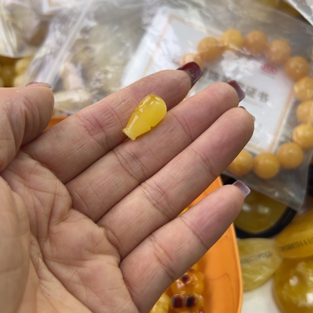 琥珀珠宝奇石未镶嵌