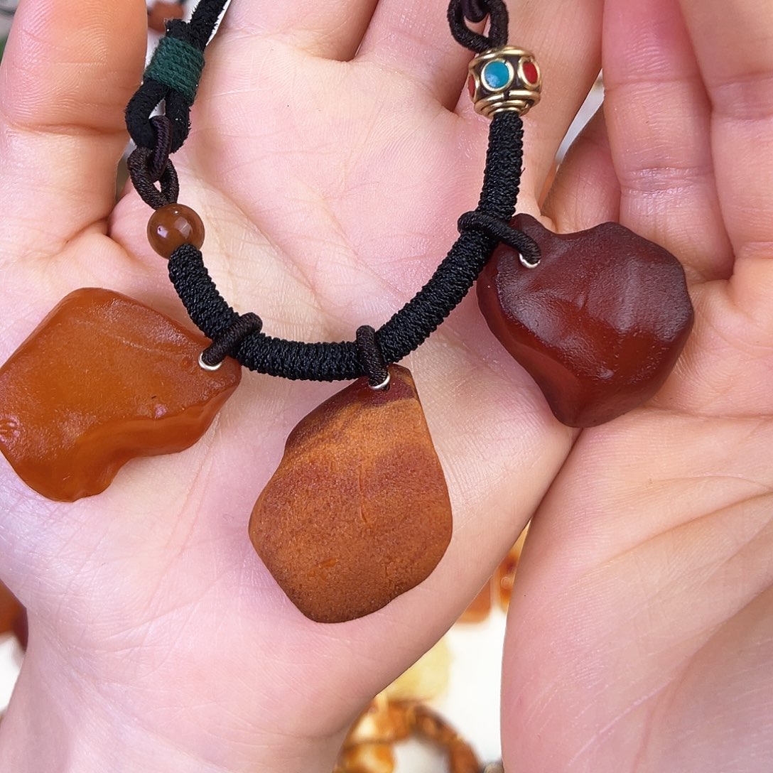 琥珀珠宝奇石未镶嵌c****a。