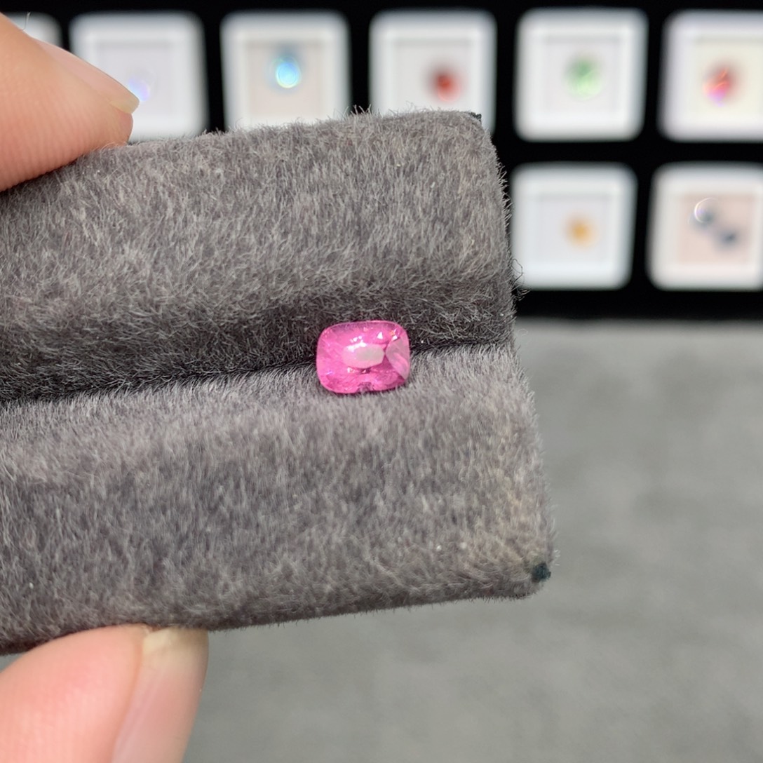 尖晶石裸石马亨盖1克拉