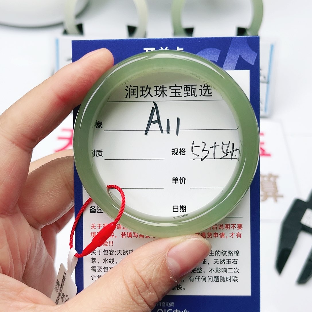 和田玉手镯未镶嵌悠*然