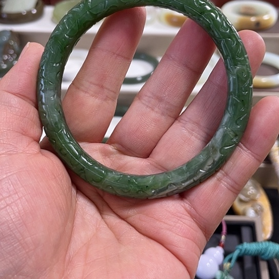 和田玉（碧玉）手镯未镶嵌知****）