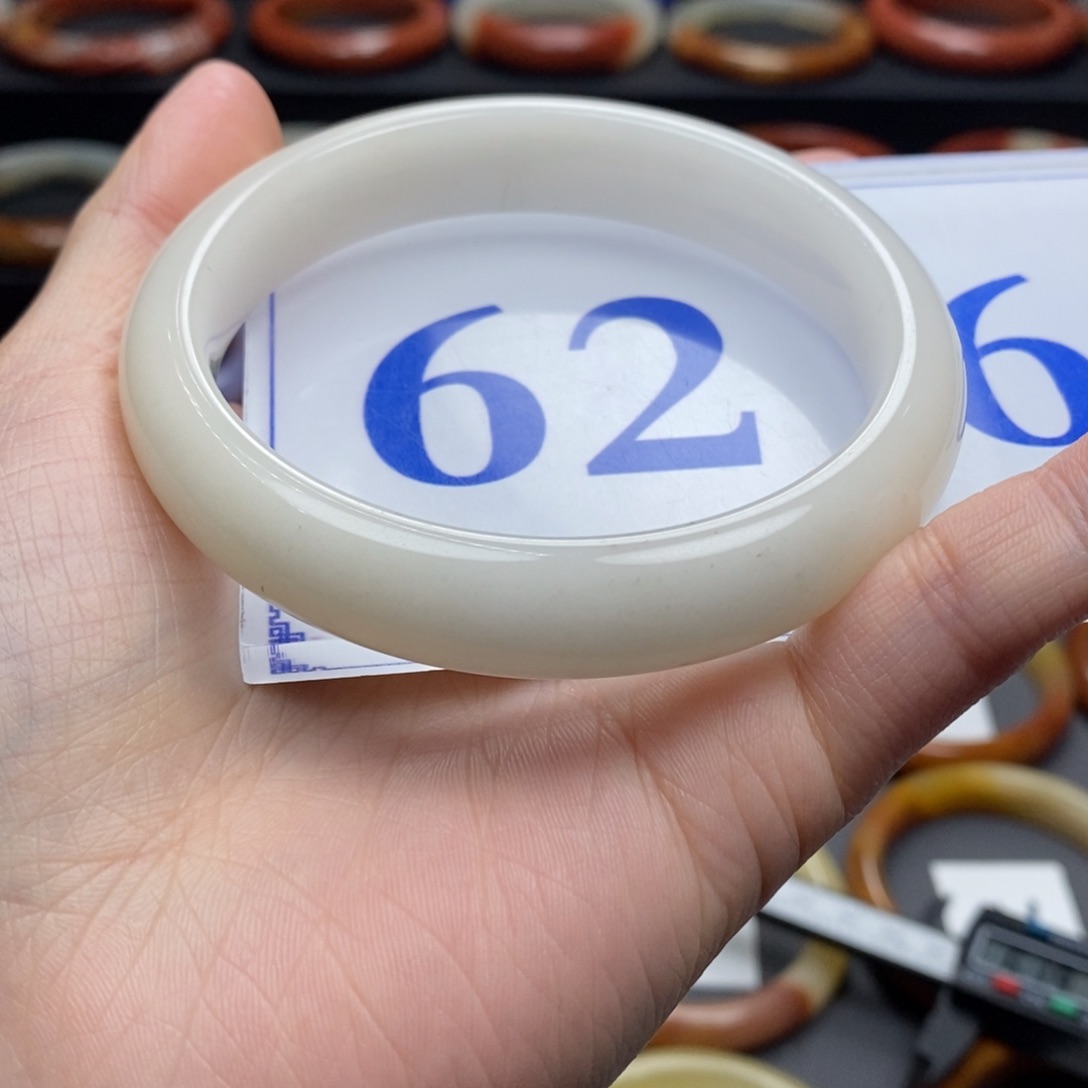 石英质玉（黄龙玉）手镯未镶嵌