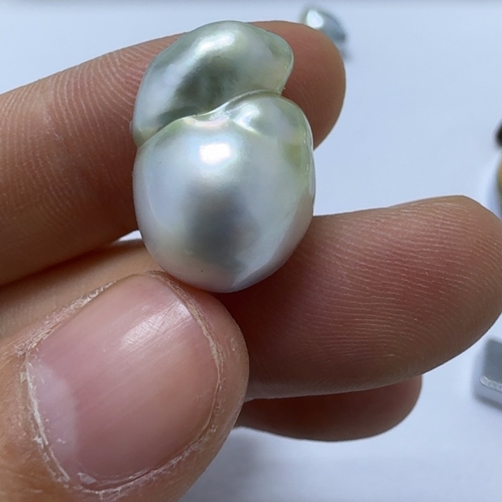 碎***月未镶嵌海水珍珠颈饰