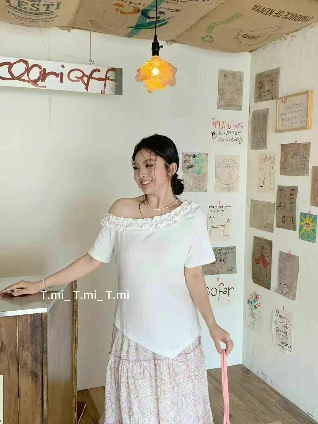 191-X1289    韩系设计感斜肩花朵显瘦小衫