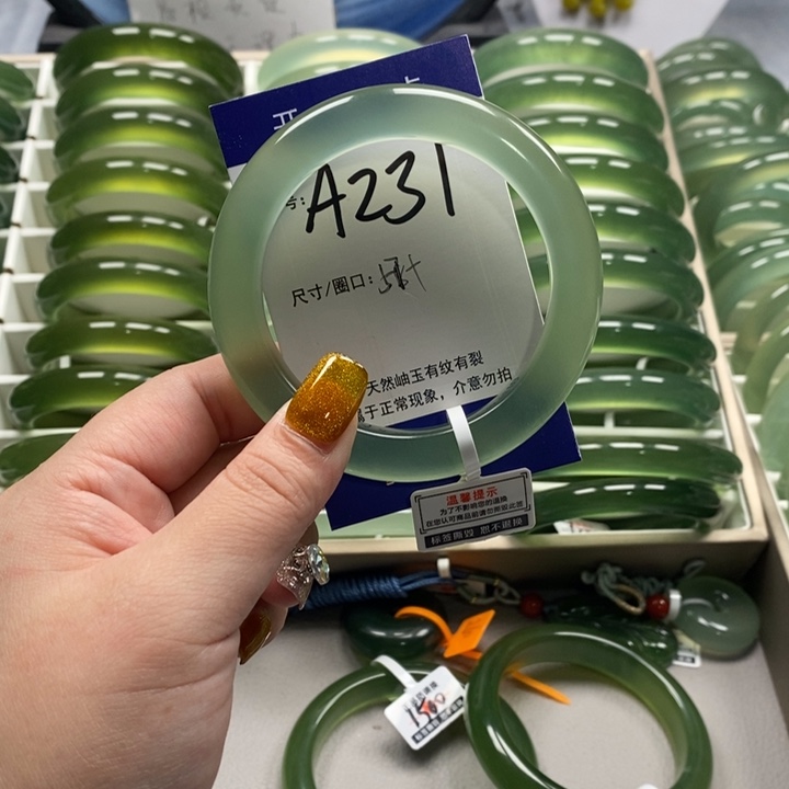 彩***虹蛇纹石玉未镶嵌手镯