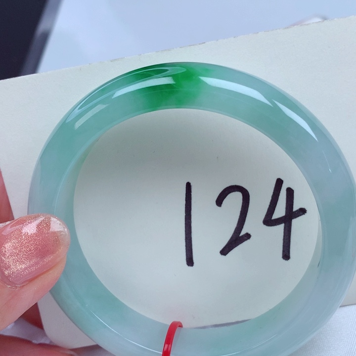 翡翠手镯未镶嵌翡翠