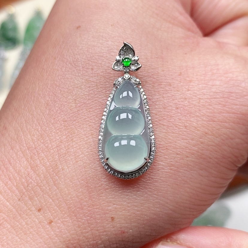 【闪购商品】翡翠吊坠(不含链)18K金镶嵌