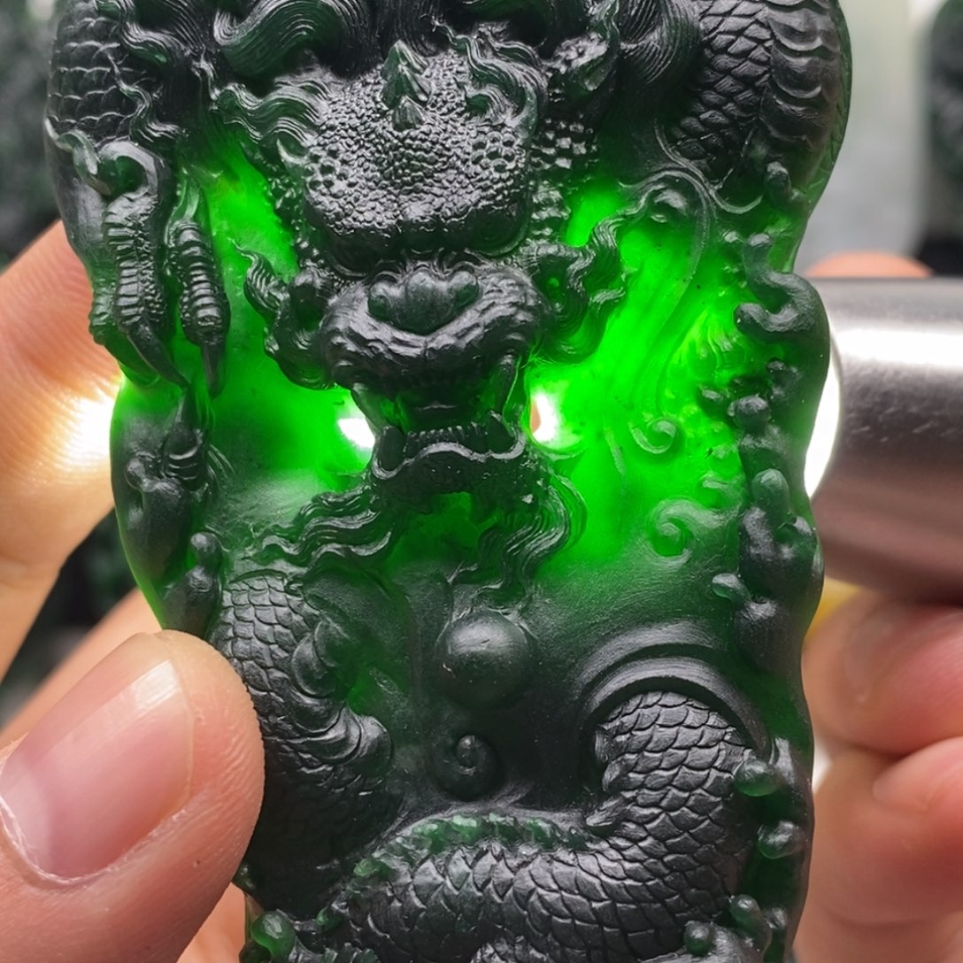 定制翡翠未镶嵌天然翡翠A货龙牌