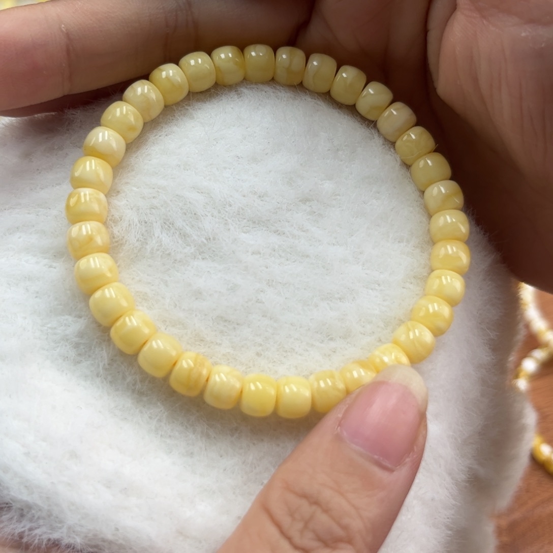 蜜蜡裸石未镶嵌蜜蜡