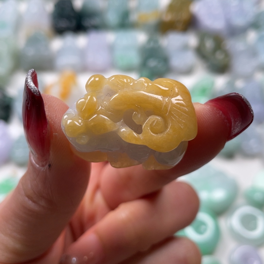 翡翠吊坠(赠链)未镶嵌