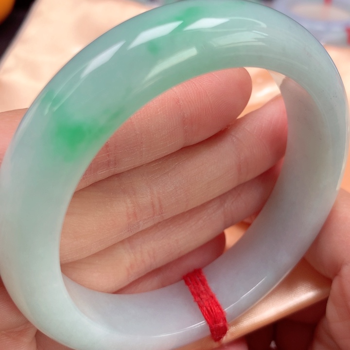 翡翠手镯未镶嵌冰胶绿飘花24号