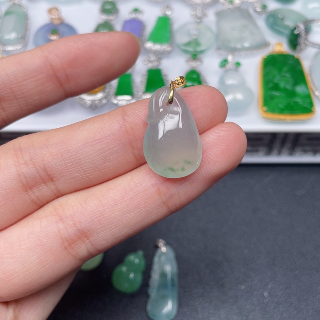 翡翠颈饰18K金镶嵌翡翠