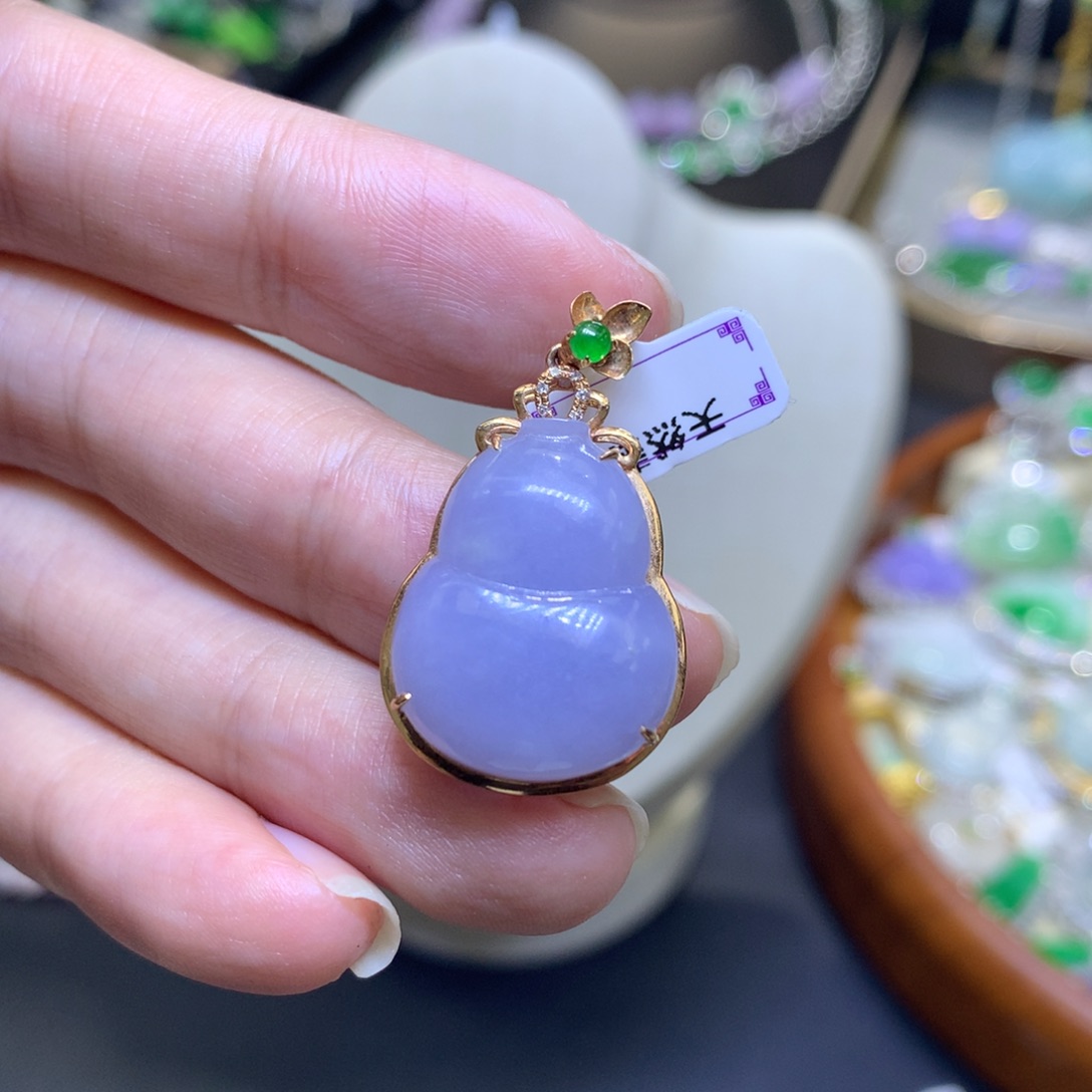 颈饰18K金镶嵌翡翠飞**雾