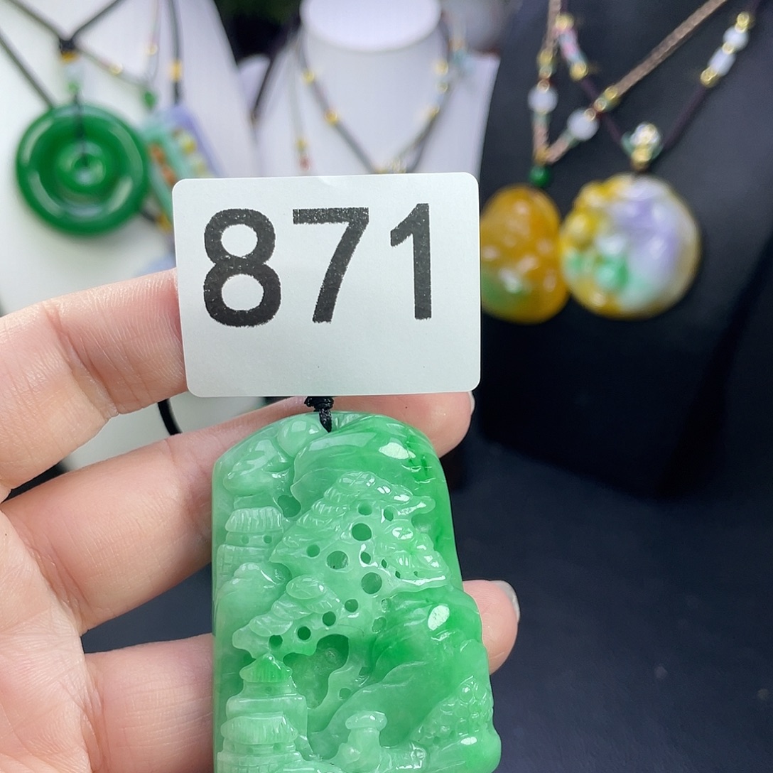 翡翠未镶嵌吊坠(赠链)