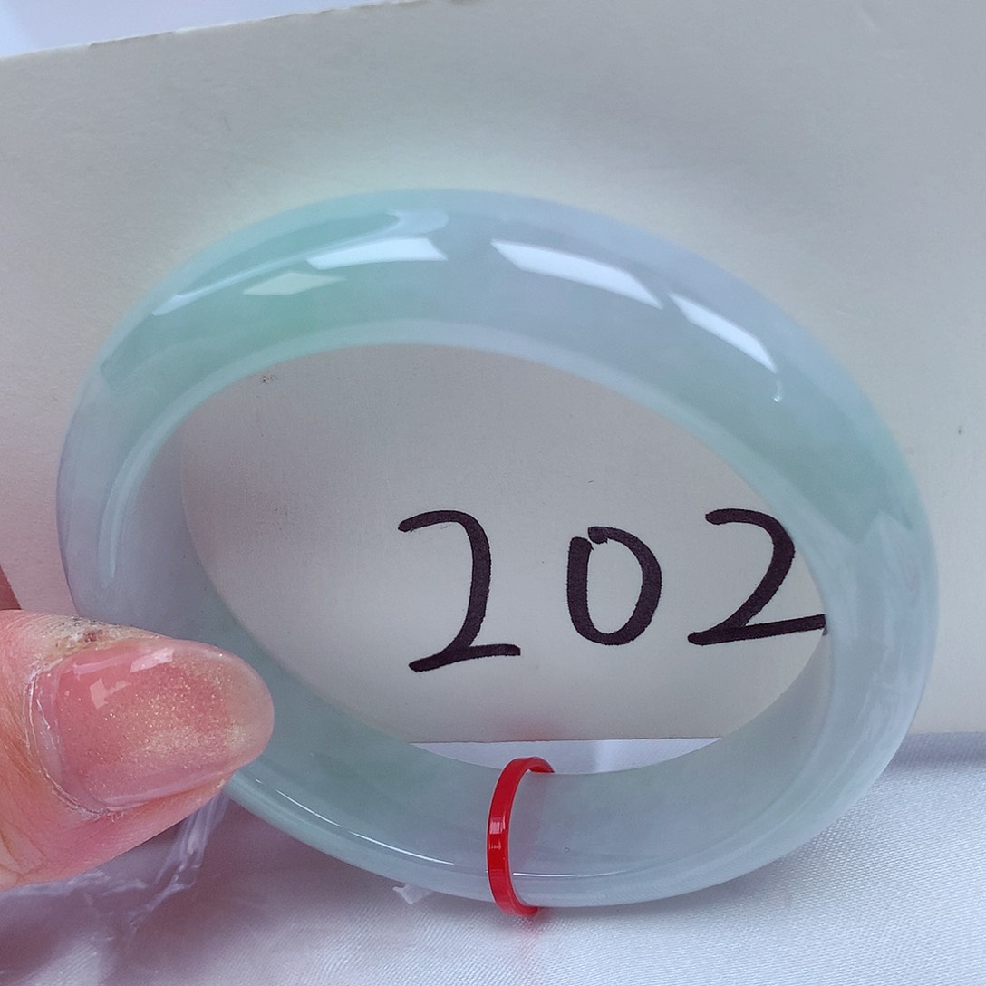 翡翠手镯未镶嵌翡翠