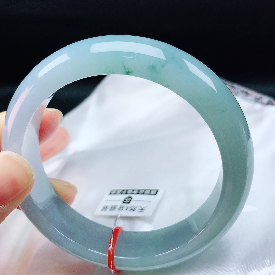 翡翠手镯未镶嵌58轮胎