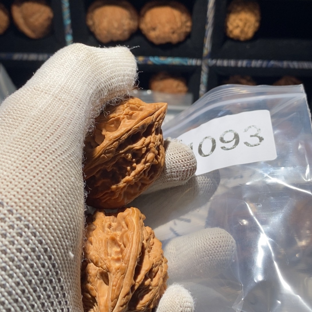 再***斩文玩核桃吊坠大孤石