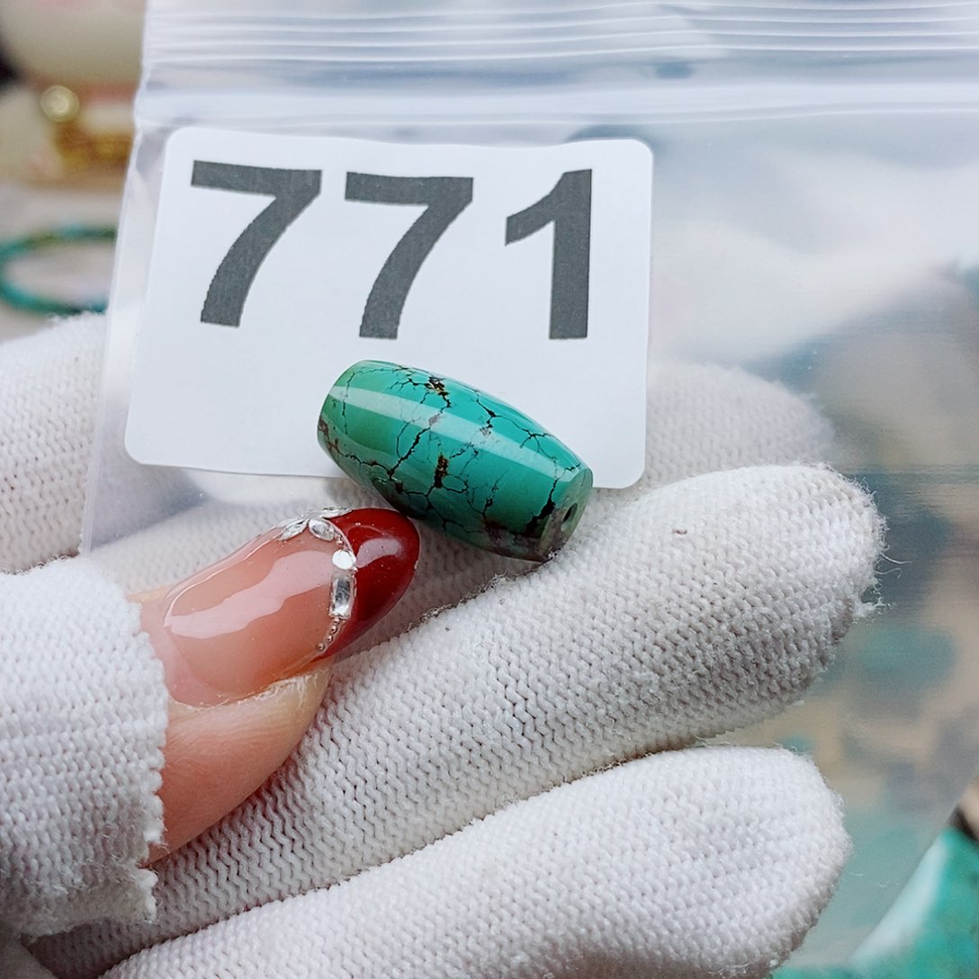 绿松石未镶嵌颈饰