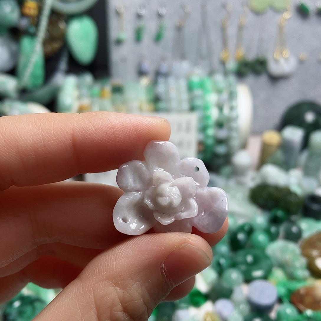 翡翠颈饰未镶嵌花