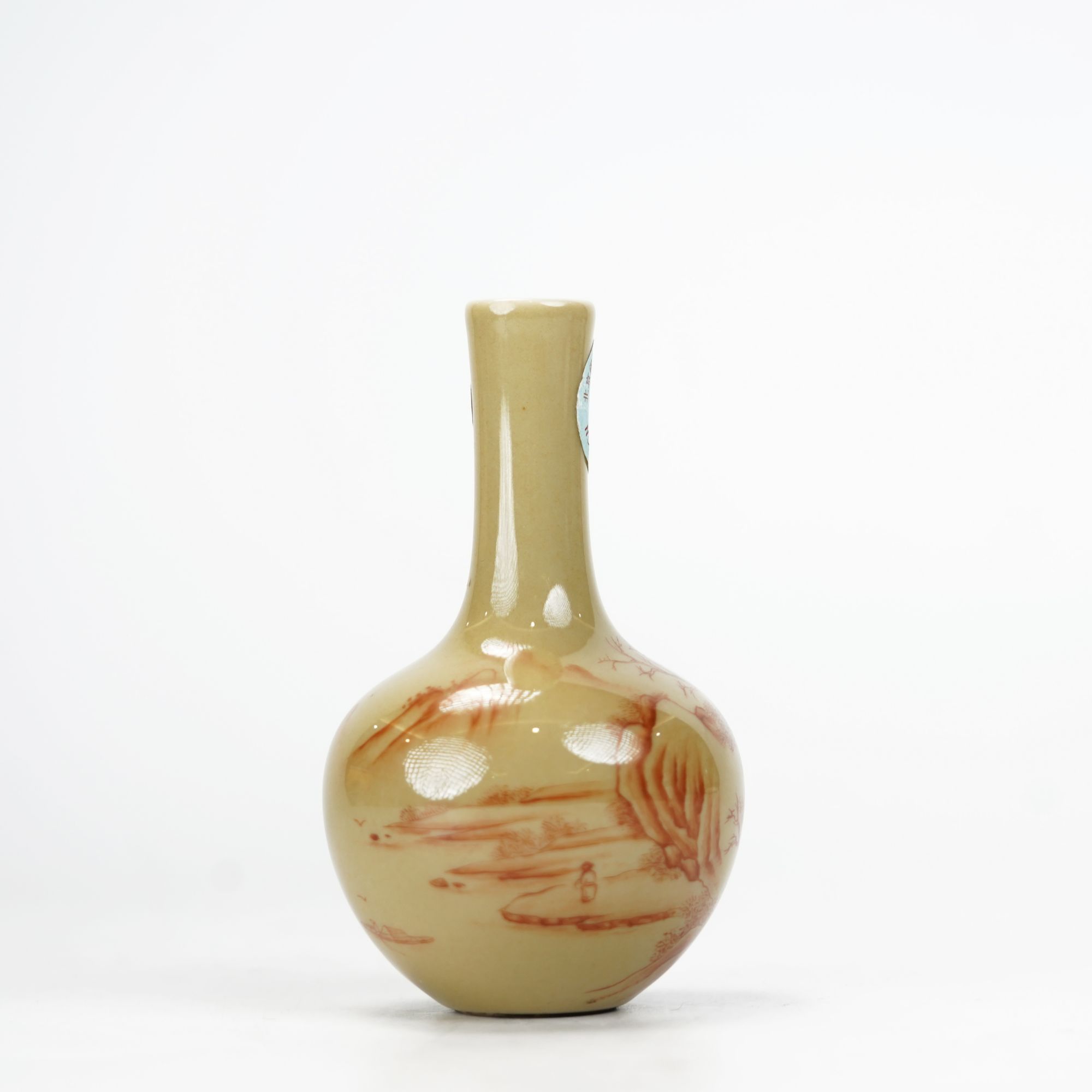 Lot013 清乾隆   米黄釉矾红山水纹小天球瓶（官）