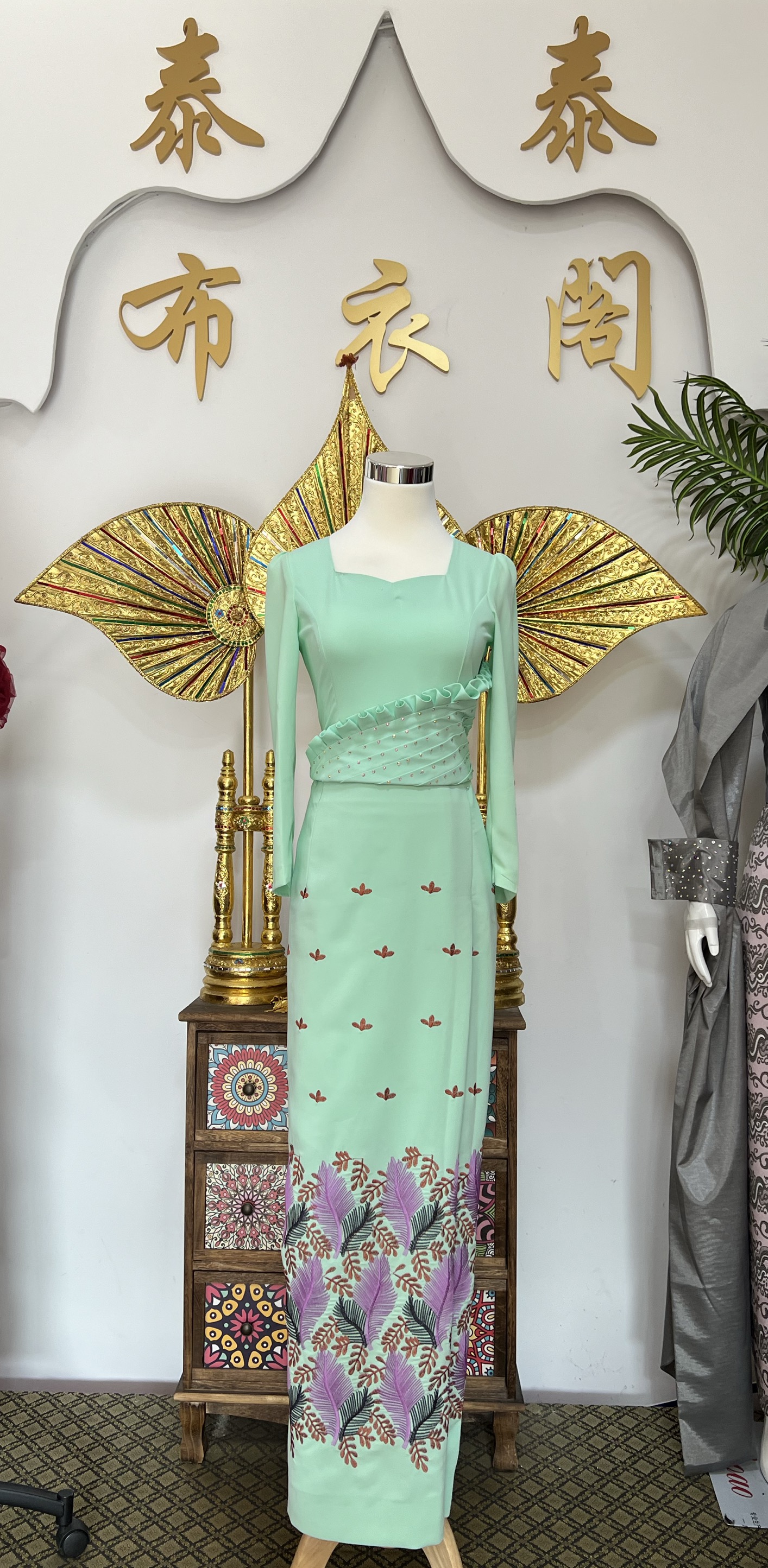 云南少数民族特色傣族手工制作气质时尚款女士套装网红复古设计师