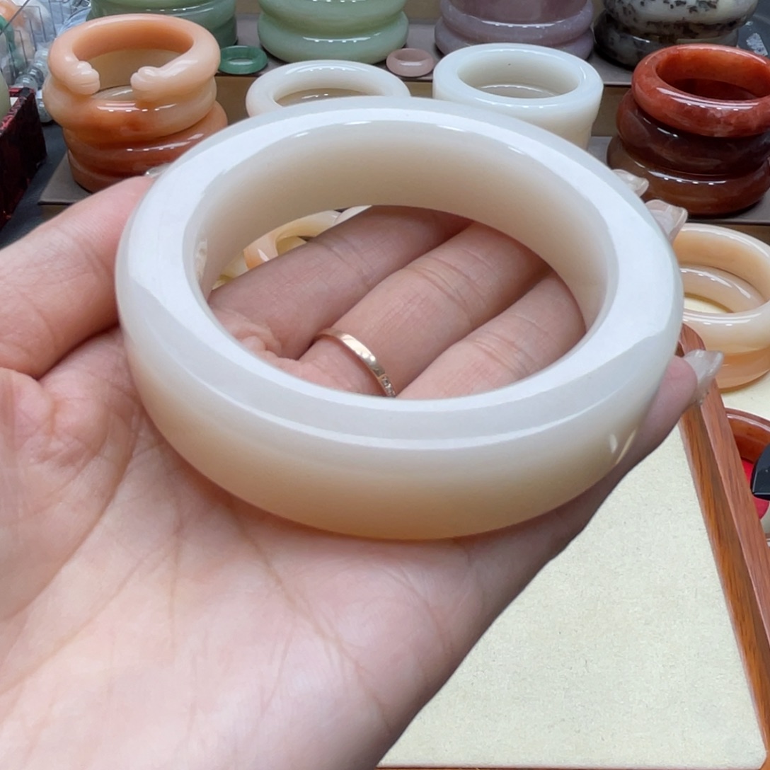 石英质玉手镯未镶嵌荣*