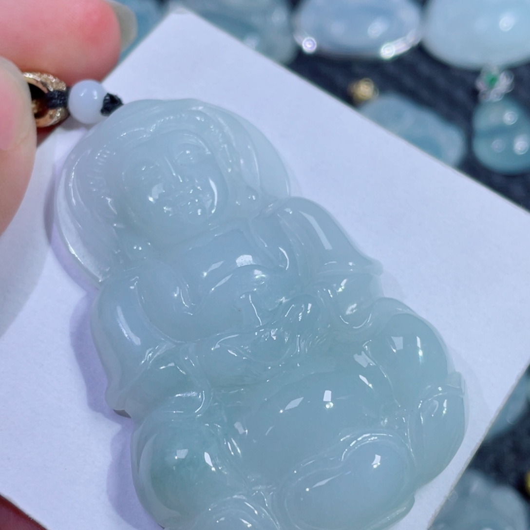 翡翠颈饰未镶嵌观音