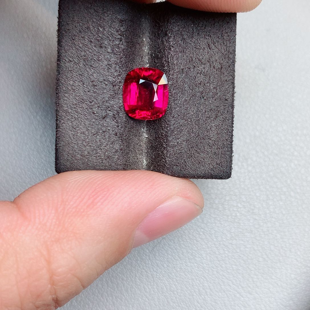 未镶嵌裸石红色碧玺清*裸石2.45克拉