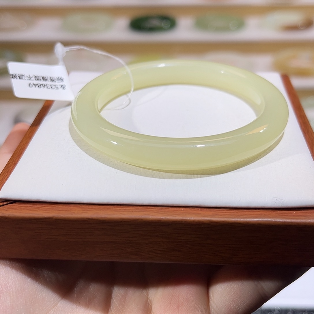 和田玉未镶嵌手镯冰黄