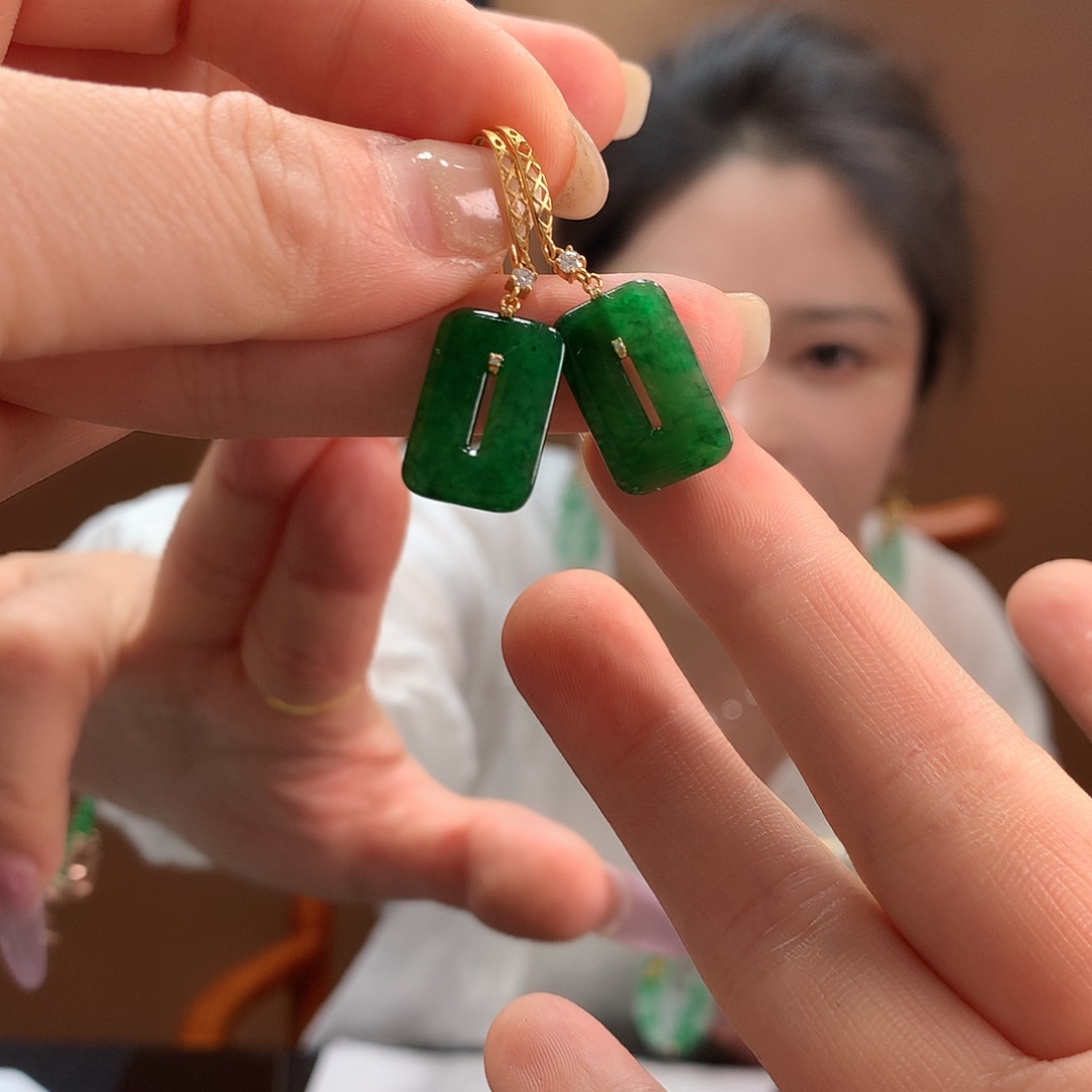 翡翠18K金镶嵌耳饰耳饰