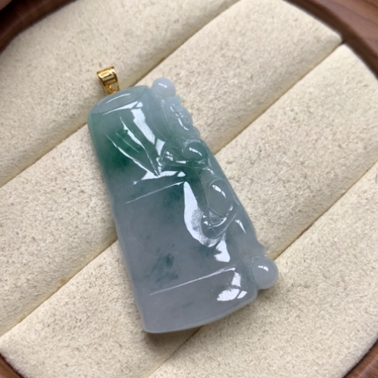 翡翠颈饰18K金镶嵌翡翠