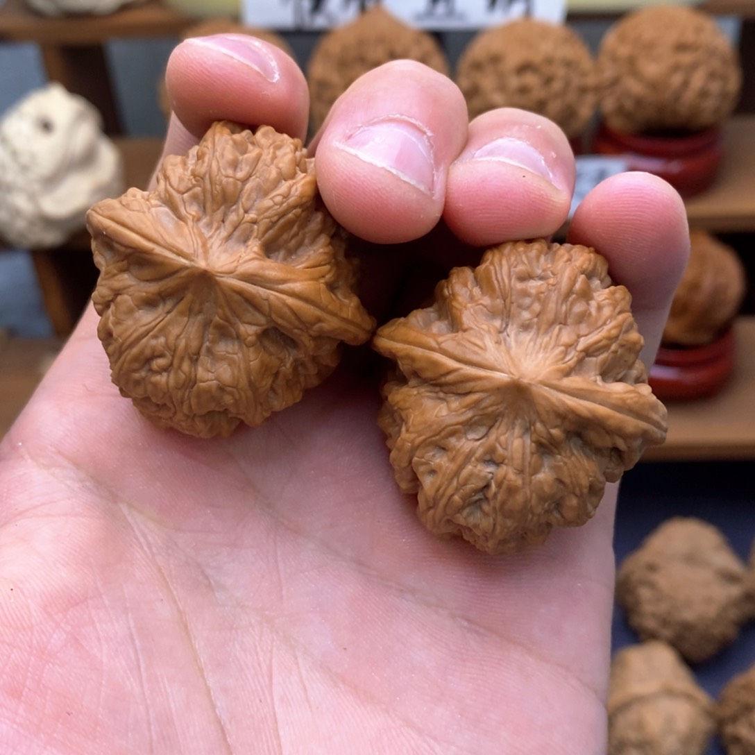 文玩核桃吊坠平谷凹底36无修