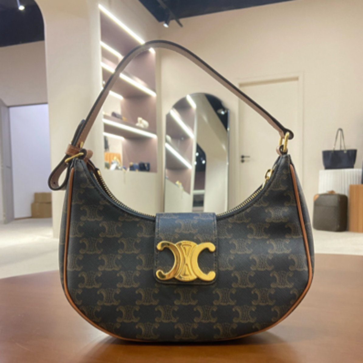 99新 Celine/思琳 棕色老花凯旋门ava月牙包