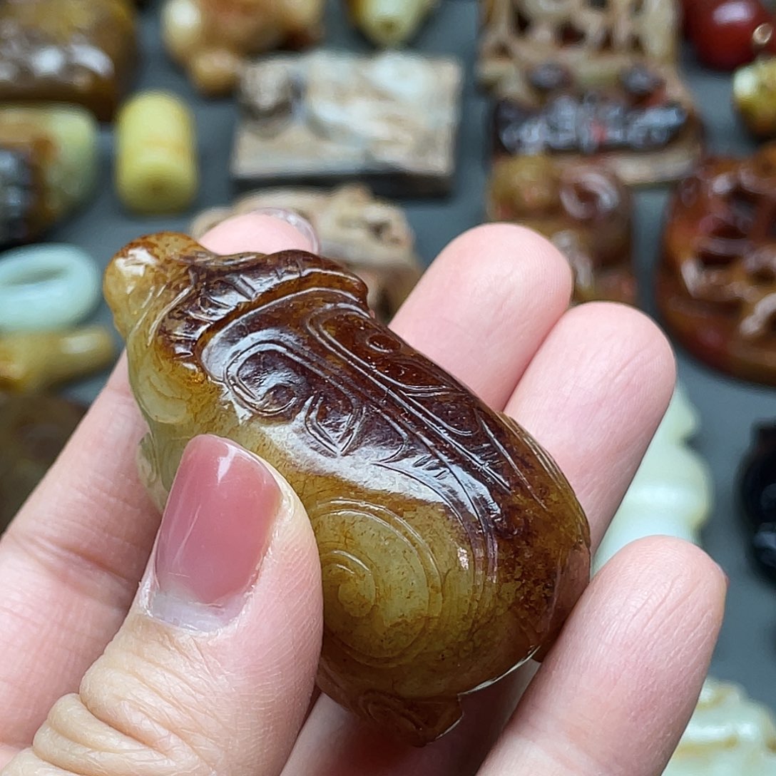 雪***獅和田玉未镶嵌颈饰