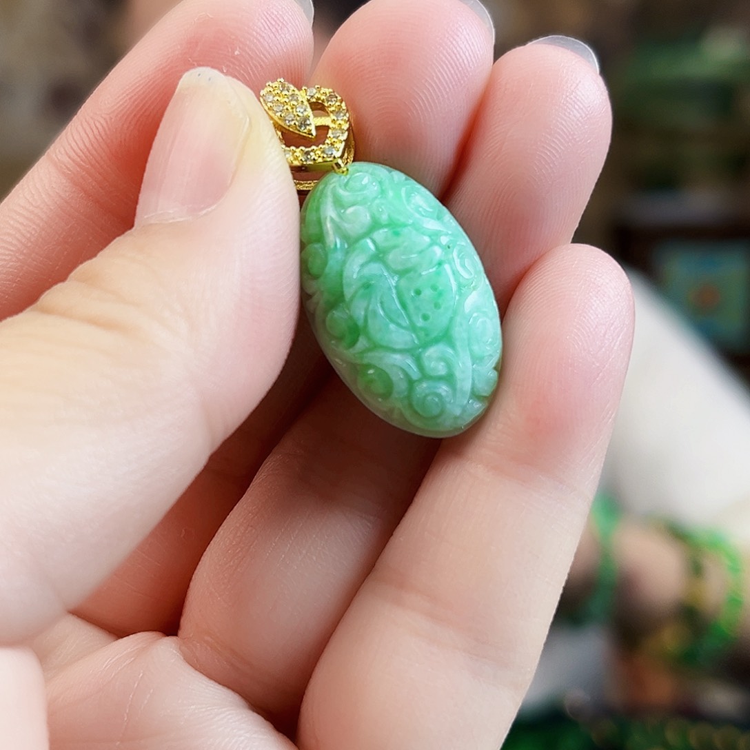 翡翠未镶嵌颈饰吊坠