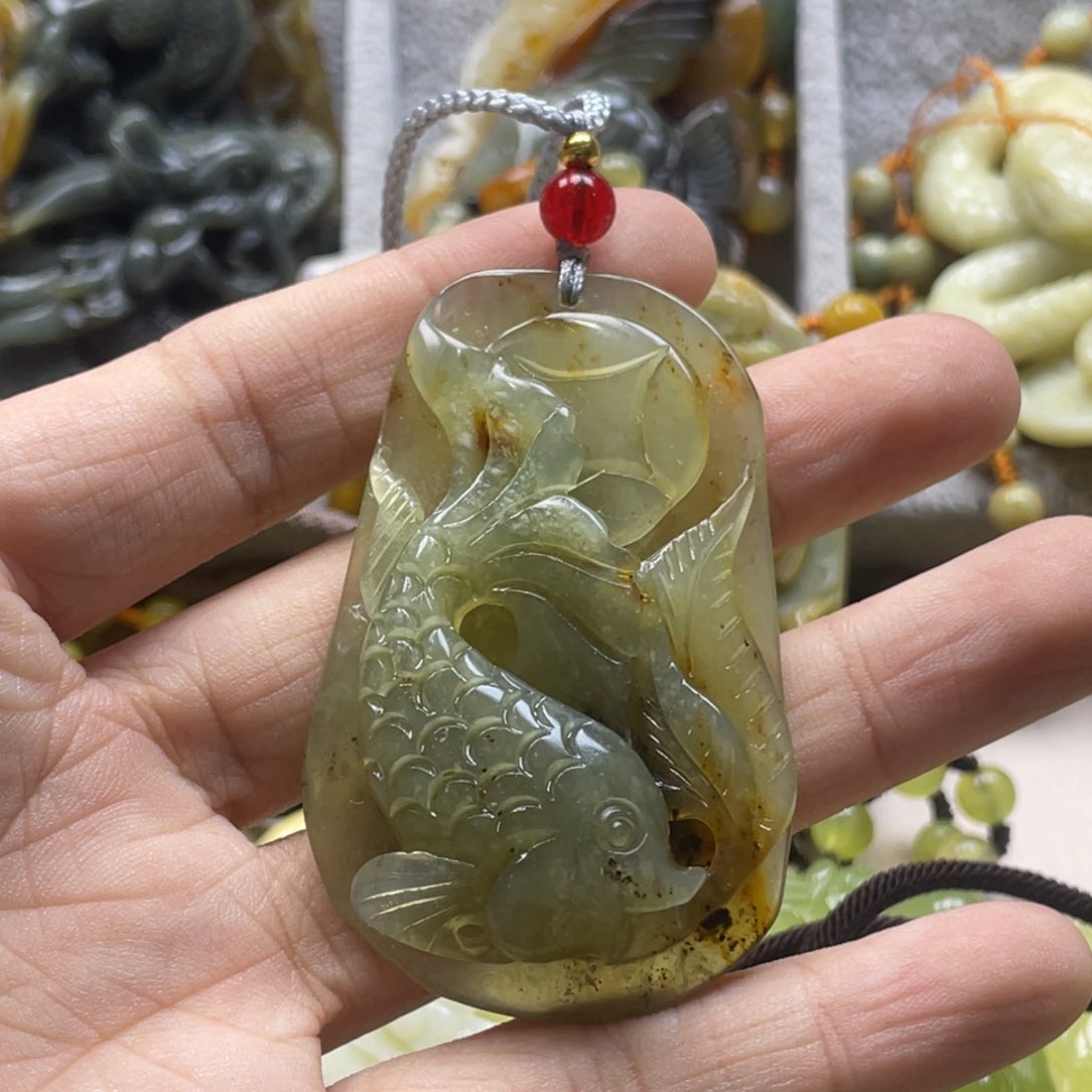 蛇纹石玉颈饰未镶嵌