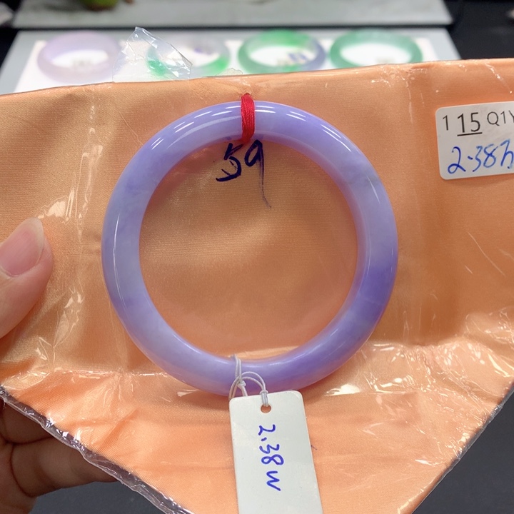 翡翠手镯未镶嵌翡翠