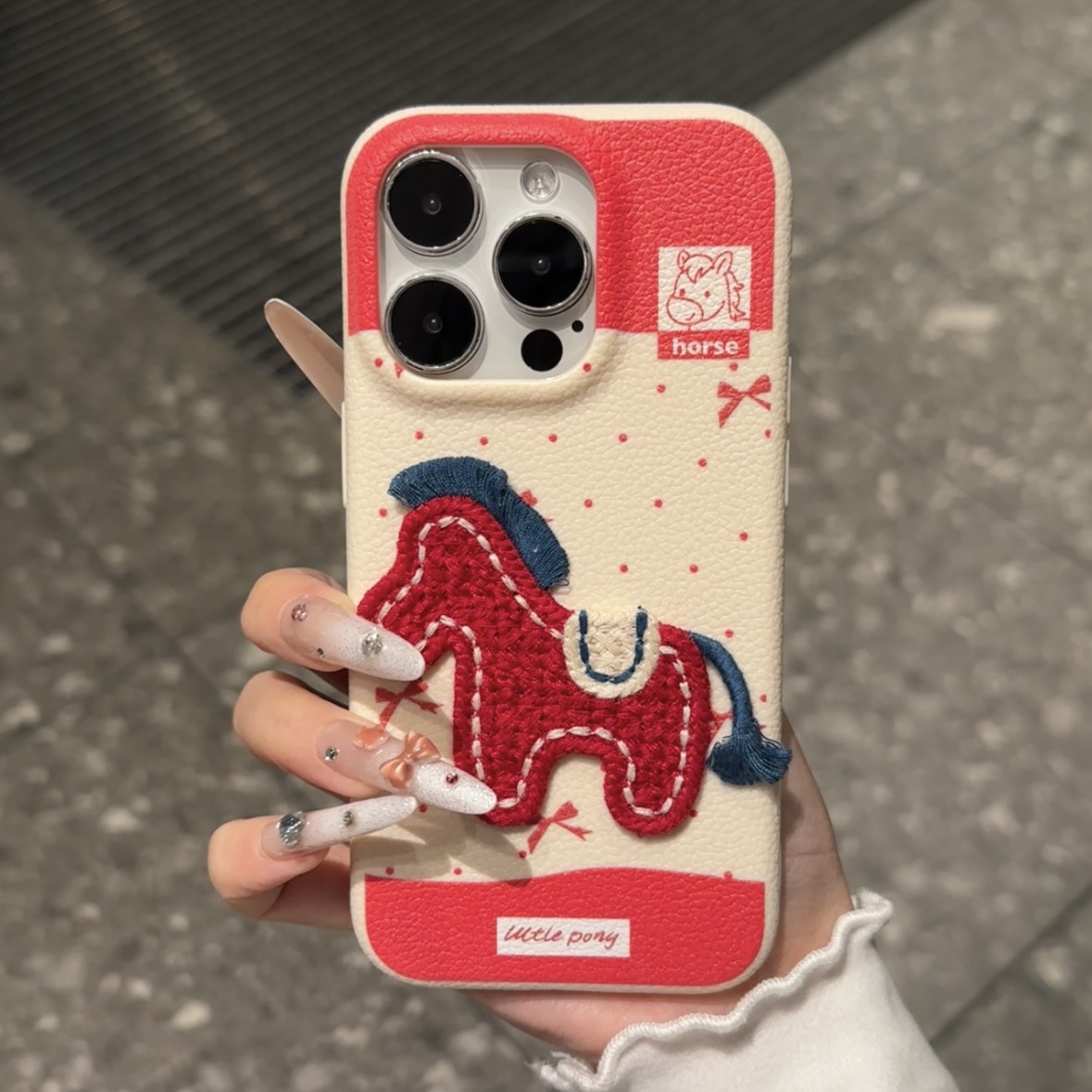 编织红色马公仔适用iphone17Promax手机壳16华为荣耀oppo小米vivo