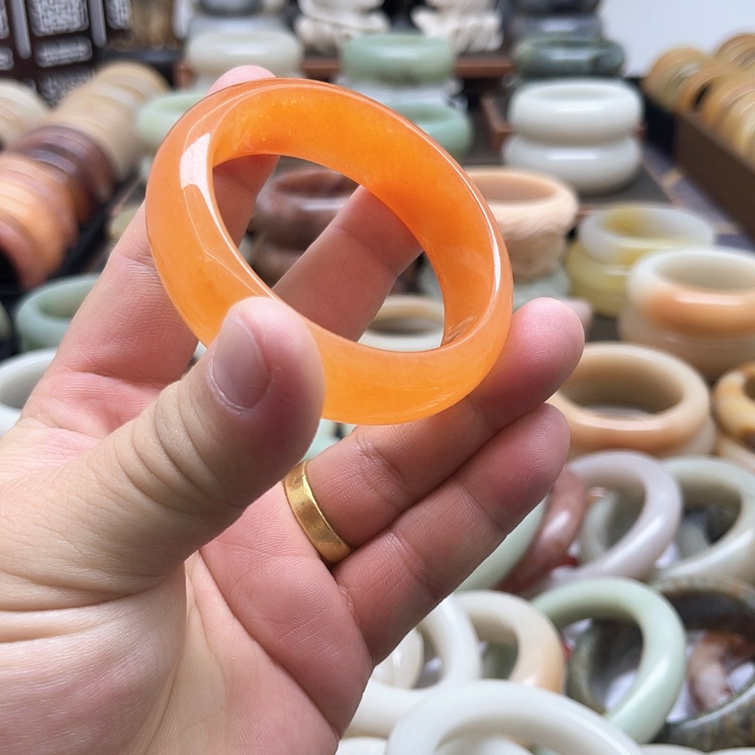 石英质玉手镯未镶嵌