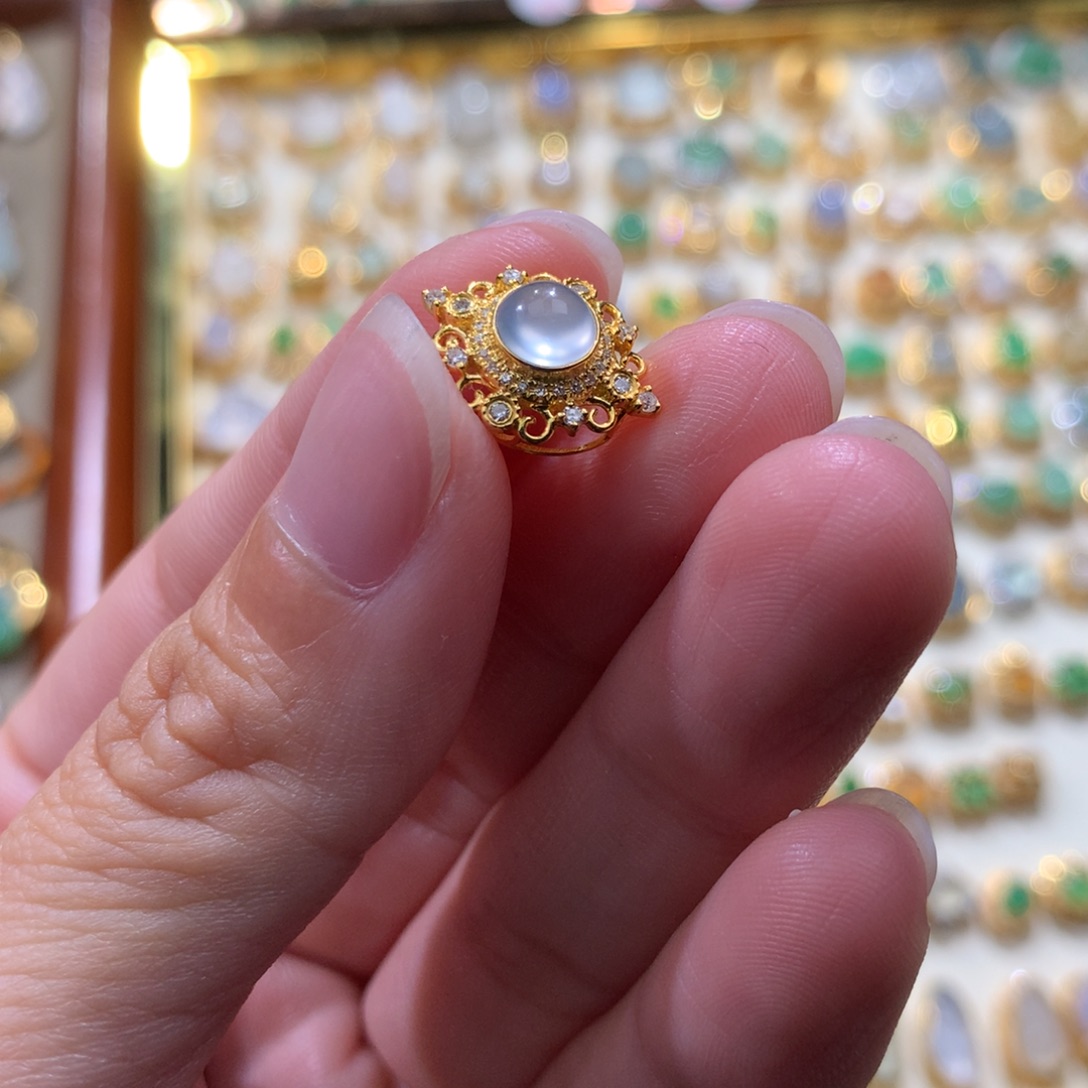 郑***包翡翠18K金镶嵌颈饰