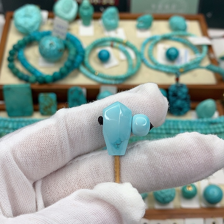 绿松石挂件未镶嵌好**绵