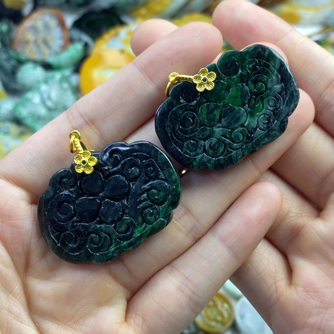 翡翠未镶嵌颈饰•*•